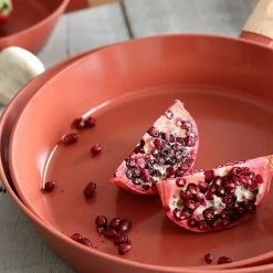 Poêle Ector Induction Aluminium Revêtu Manche En Bois 28 Cm Rouge -de Buyer Soldes Magasin 108014 2 2 Poele Ector induction aluminium revetu manche en bois 28 cm rouge Ogo