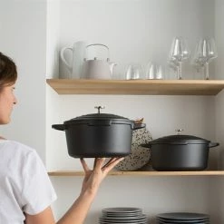 Lot Cocotte Légère Ronde En Fonte D'aluminium 24 Cm Et Deux Maniques En Silicone -de Buyer Soldes Magasin 113005 2 3 Lot cocotte legere ronde en fonte d aluminium 24 cm et deux maniques en silicone Mathon