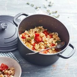 Cocotte Légère Ronde En Fonte D'aluminium 24 Cm 4,5 L Coloris Noir -de Buyer Soldes Magasin 203000 1 11 Cocotte legere ronde en fonte d aluminium 24 cm 4 5 L coloris noir Mathon