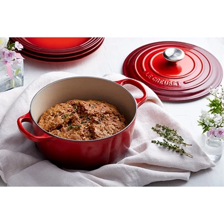 Le Creuset Cocotte Fonte Rond 26 Cm Cerise 6 Le Creuset Cocotte Fonte Rond 26 Cm Cerise – Image 4