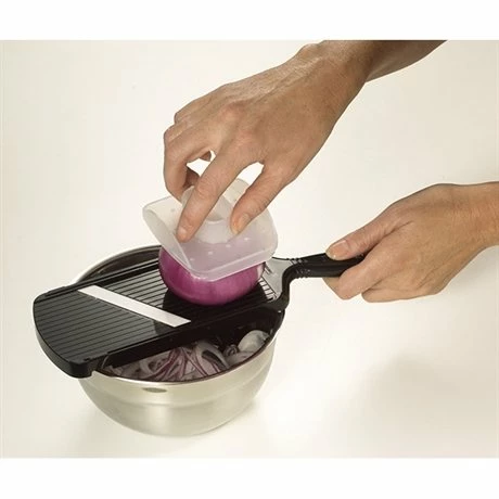 Kyocera Mandoline Réglable Avec Protège Doigts Noir 3 Kyocera Mandoline Réglable Avec Protège Doigts Noir