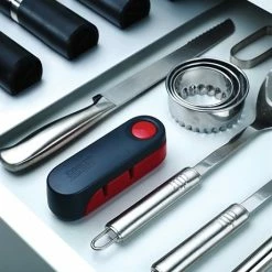 Joseph Joseph Aiguiseur à Couteau Pliant Rota -de Buyer Soldes Magasin 453000 3 1 Aiguiseur a couteau pliant Rota Joseph Joseph