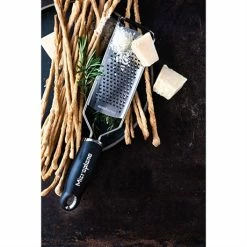Microplane Râpe à Fromage à Gros Grains Gourmet Noire -de Buyer Soldes Magasin 478012 4 1 Rape a fromage a gros grains Gourmet noire Microplane