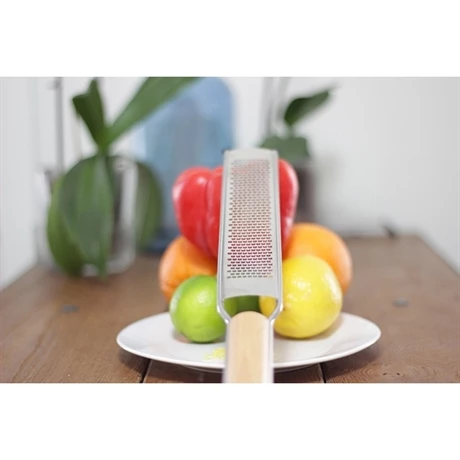 Râpe Fine Zesteur Avec Manche En Hêtre 4 Râpe Fine Zesteur Avec Manche En Hêtre – Image 2