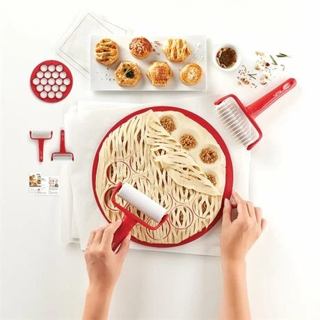 Lekue Kit 19 Petits Fours Avec Découpoirs Et Roulettes 3 Lekue Kit 19 Petits Fours Avec Découpoirs Et Roulettes