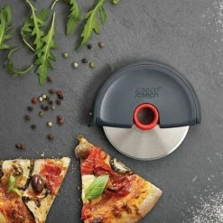 Joseph Joseph Roulette à Pizza Ergonomique Avec Lame Inox 8 Joseph Joseph Roulette à Pizza Ergonomique Avec Lame Inox -de Buyer Soldes Magasin 670083 1 1 Roulette a pizza ergonomique avec lame inox Joseph Joseph