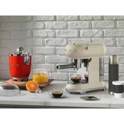 Smeg Machine à Café Expresso Crème 1 L 1350 W ECF01CREU -de Buyer Soldes Magasin 70288 4 3 Machine a cafe expresso creme 1 L 1350 W ECF01CREU Smeg